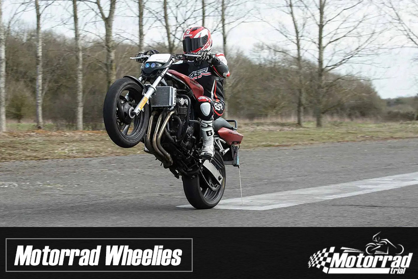 Motorrad Wheelies.